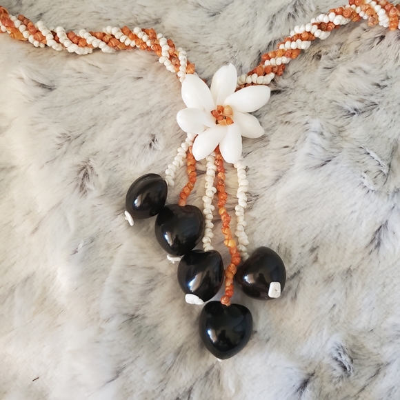 Hawaiian Flower Shell Lei Necklace With Kukui Beads - Picture 6 of 7